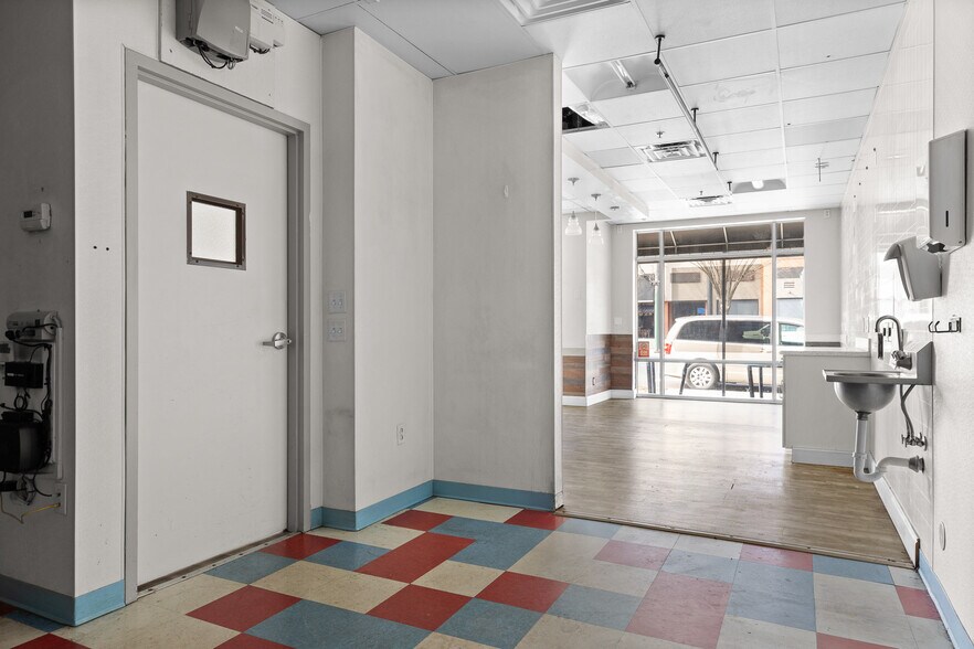 More Photos Of 100 Market St, Chattanooga Storefront For Sale