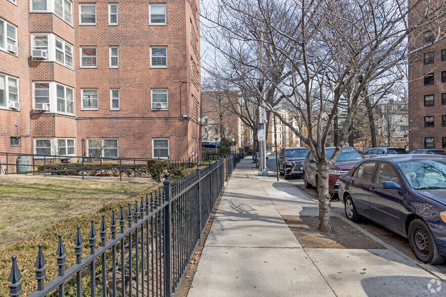 More Photos Of 3835-3845 Sedgwick Ave, Bronx Apartments For Lease