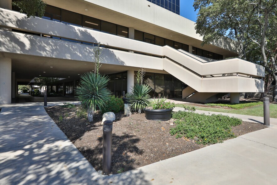 More Photos Of 4801 NW Loop 410, San Antonio Office For Lease