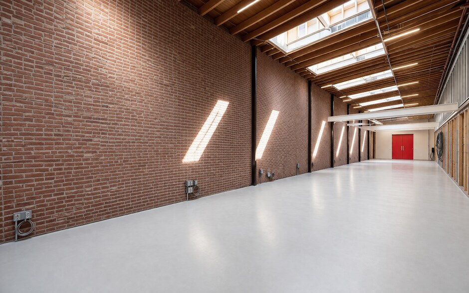 More Photos Of 649 Morgan Ave, Brooklyn Office For Lease