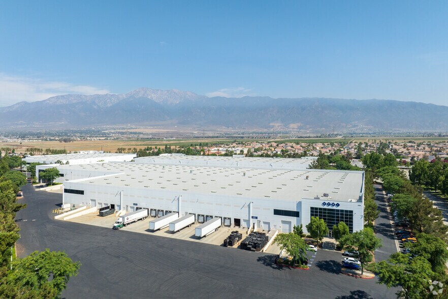 More Photos Of 14600 Bar Harbor Rd, Fontana Warehouse For Lease