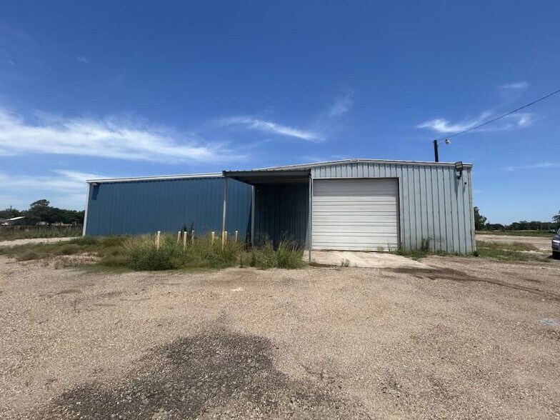 More Photos Of 304 E York St, Ganado Warehouse For Sale