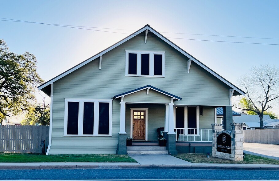 More Photos Of 306 N Austin St, Comanche Office For Sale