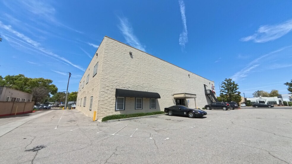 More Photos Of 940 W Chapman Ave, Orange Loft Creative Space For Lease