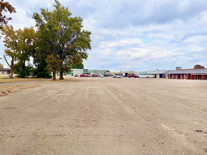 More Photos Of 1100 N Douglass St, Malden General Retail For Sale