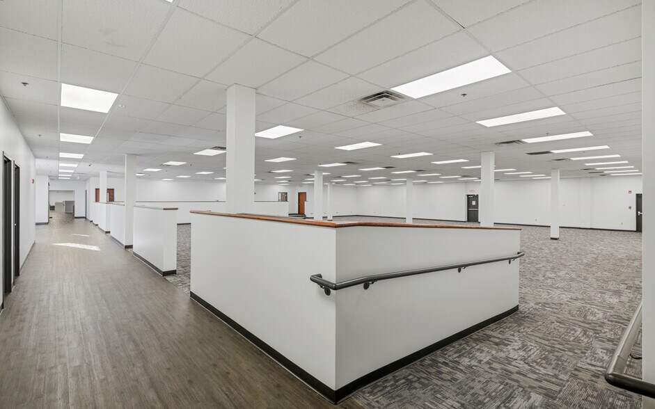 More Photos Of 500 W Main St, Hendersonville Freestanding For Lease