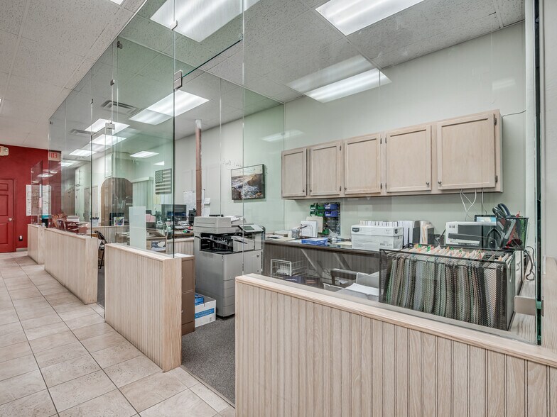 More Photos Of 3730-3732 N MacArthur Blvd, Warr Acres Showroom For Sale