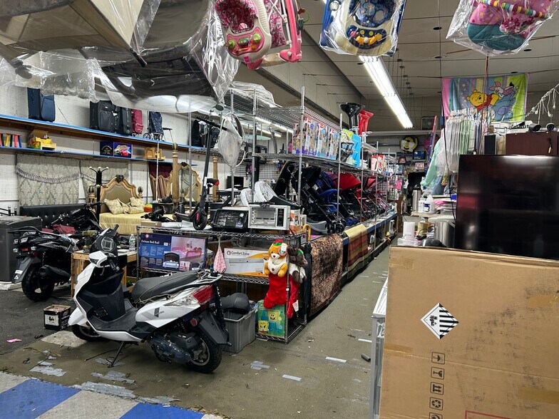More Photos Of 790 E Tremont, Bronx Storefront For Sale