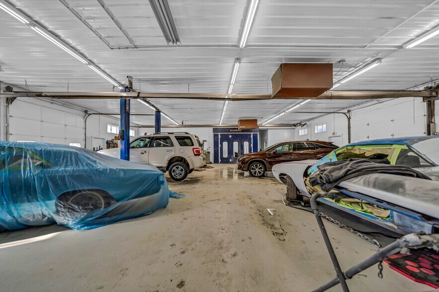 More Photos Of 5621 Lockport Rd, Niagara Falls Auto Repair For Sale
