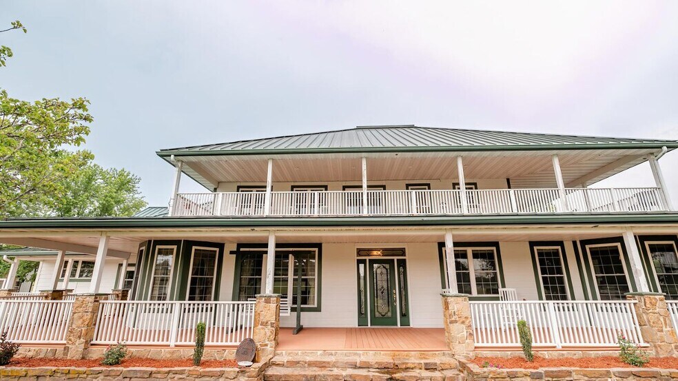 More Photos Of 352 MO-245, Dadeville Horse Stables For Sale