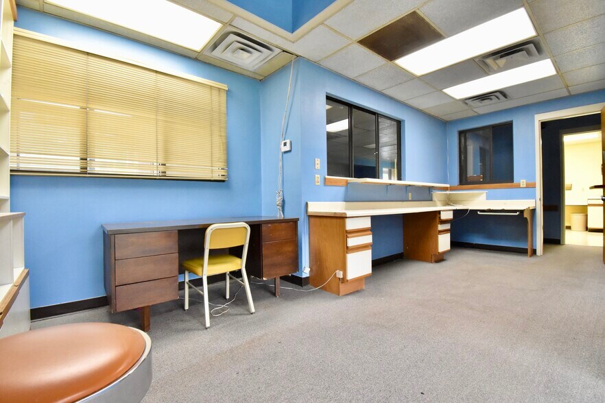 More Photos Of 810 Newman Dr, Helena Office For Sale