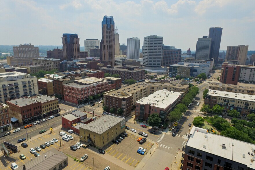 More Photos Of 444 Wacouta St, Saint Paul Showroom For Sale