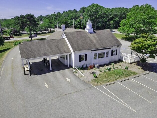 More Photos Of 2 Barlows Landing Rd, Pocasset Bank For Lease