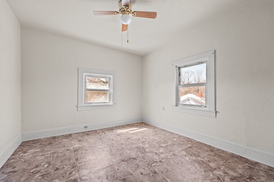 More Photos Of 421 Vine St, Eden Hotel For Sale