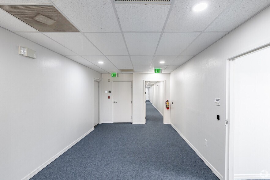 More Photos Of 2401 1st St, Fort Myers Loft Creative Space For Lease