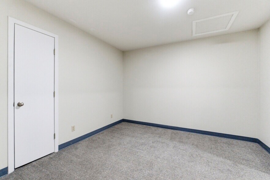 More Photos Of 1420-1426 E Bradford Pky, Springfield Medical For Lease