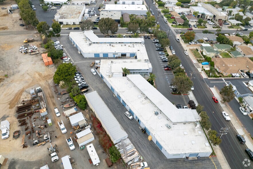 More Photos Of 1001 W 17th St, Costa Mesa Light Distribution For Lease