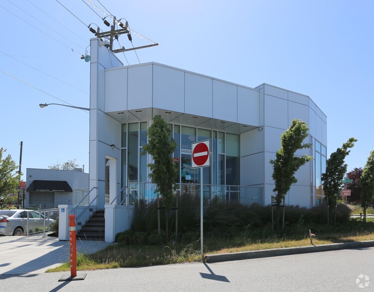 More Photos Of 8400 West Rd, Richmond Office For Lease