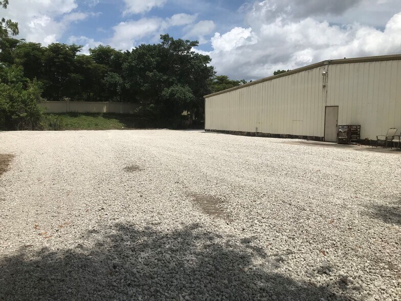 More Photos Of 10980 Enterprise Ave, Bonita Springs Warehouse For Lease