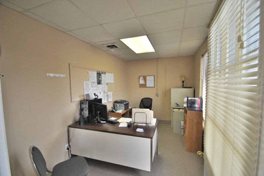 More Photos Of 1700 West Ave, Crossville Office For Lease