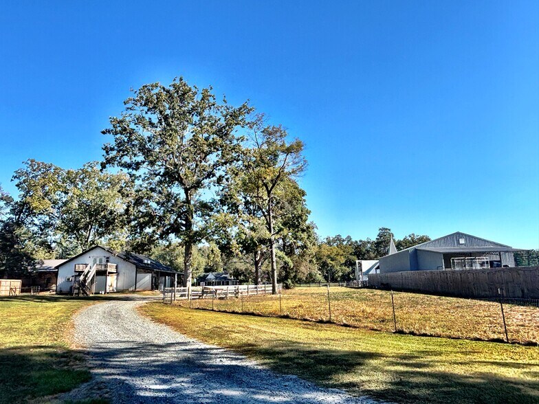 More Photos Of 5959 US-41, Bolingbroke General Retail For Sale