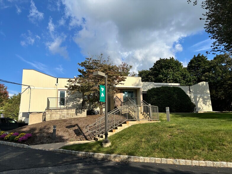 More Photos Of 220 Ridgedale Ave, Florham Park Office For Sale