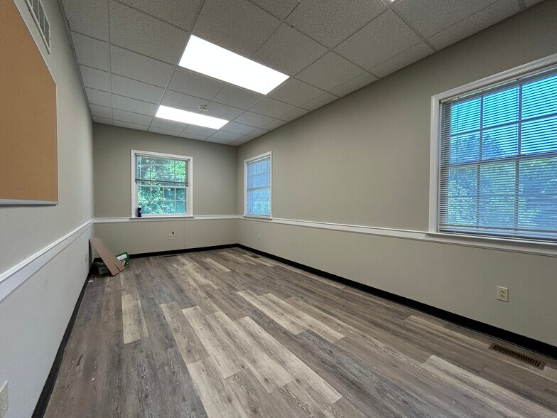 More Photos Of 526 Independence Rd, East Stroudsburg Medical For Lease