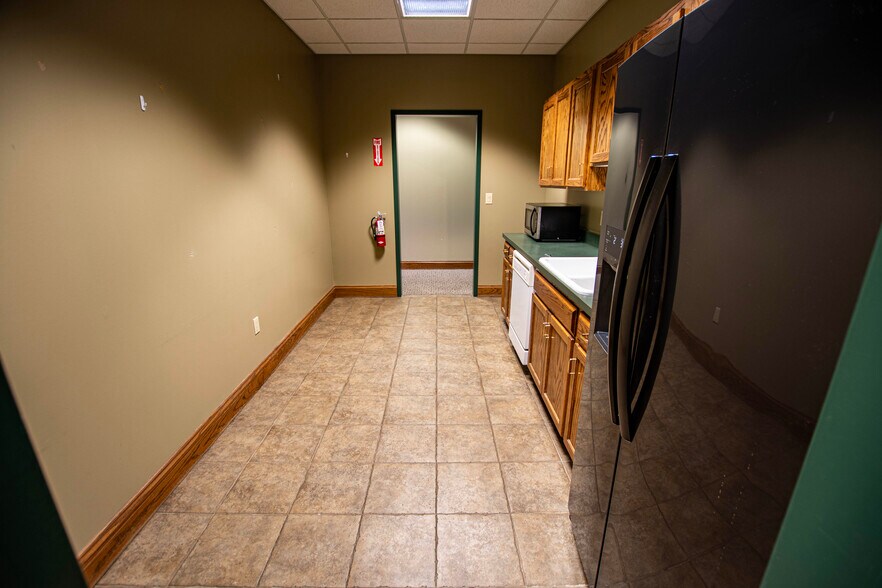 More Photos Of 17231 Bel-Ray Pl, Belton Office For Lease