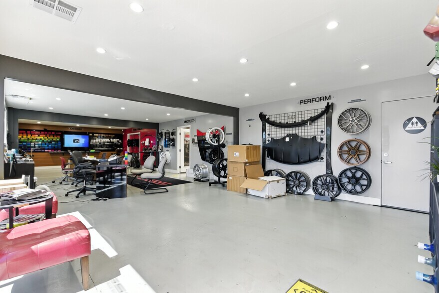 More Photos Of 1500 Industrial Way, Redwood City Manufacturing For Lease