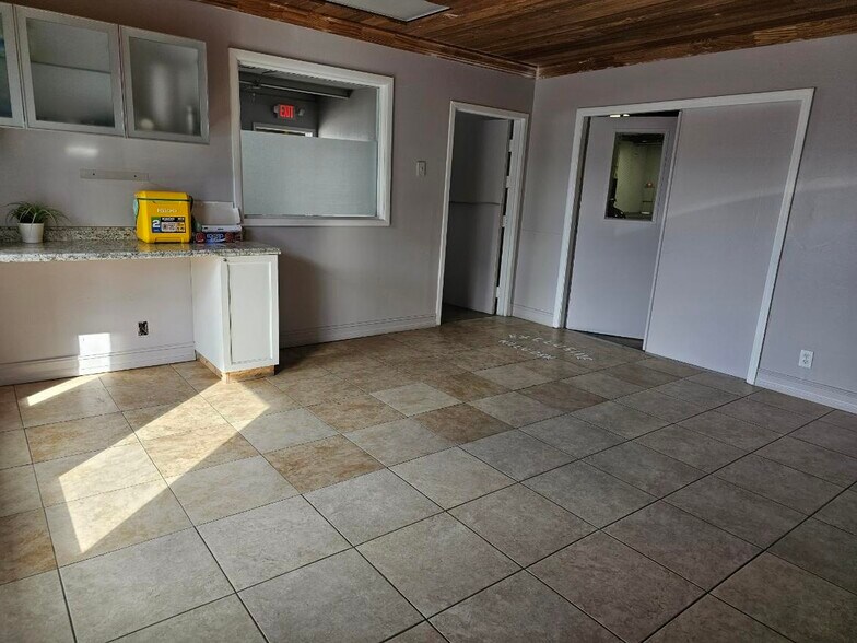 More Photos Of 3277 SE 14th Ave, Fort Lauderdale Warehouse For Lease