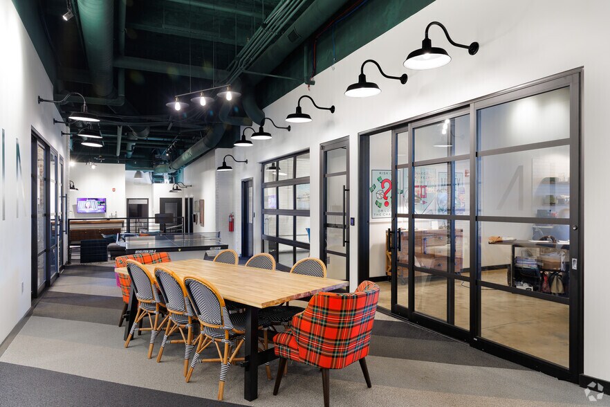 More Photos Of 2311-2315 Locust St, Saint Louis Office For Lease