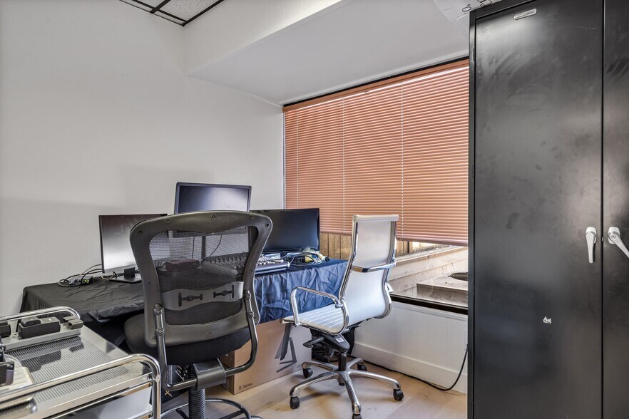More Photos Of 6640 Redwood Dr, Rohnert Park Office For Sale