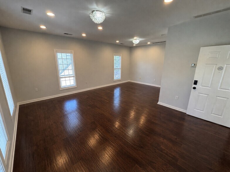 More Photos Of 606 Euclid Ave, Lexington Office For Lease