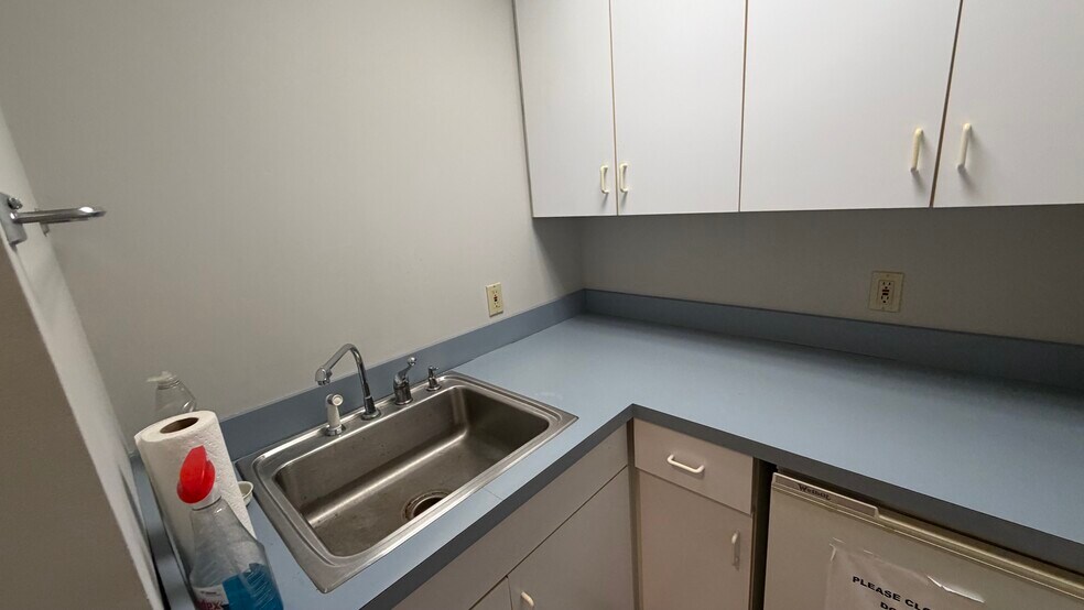 More Photos Of 2925 William Penn Hwy, Easton Office For Lease