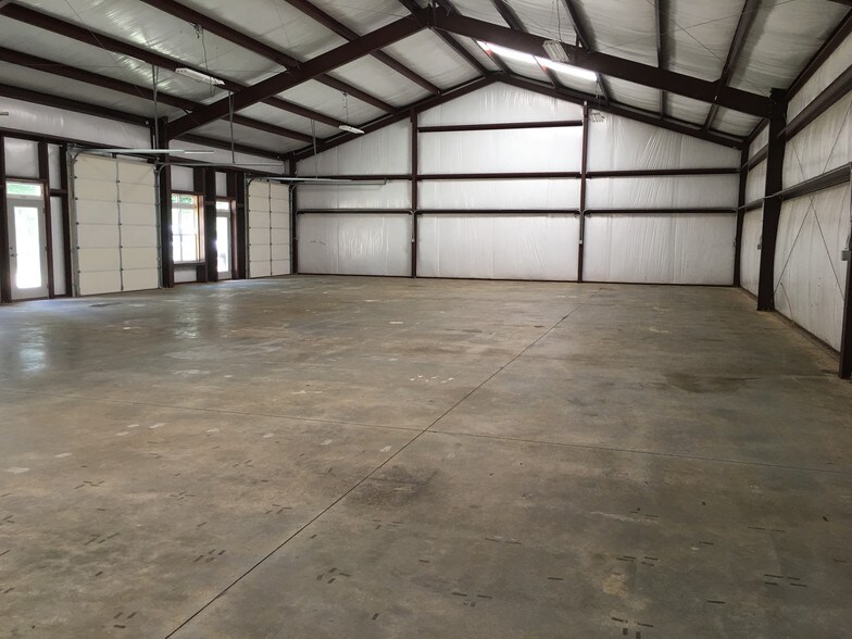 More Photos Of 173-179 Fulton Ct, Peachtree City Light Distribution For Lease