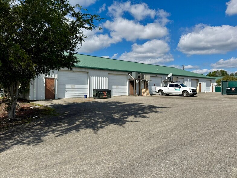 More Photos Of 7178 Cross County Rd, Charleston Showroom For Lease