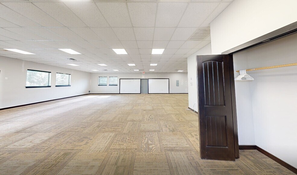 More Photos Of 1716 Signal Ridge Dr, Edmond Office For Sale