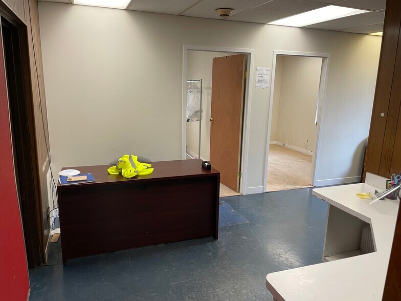 More Photos Of 4865 Arthur Kill Rd, Staten Island Warehouse For Lease