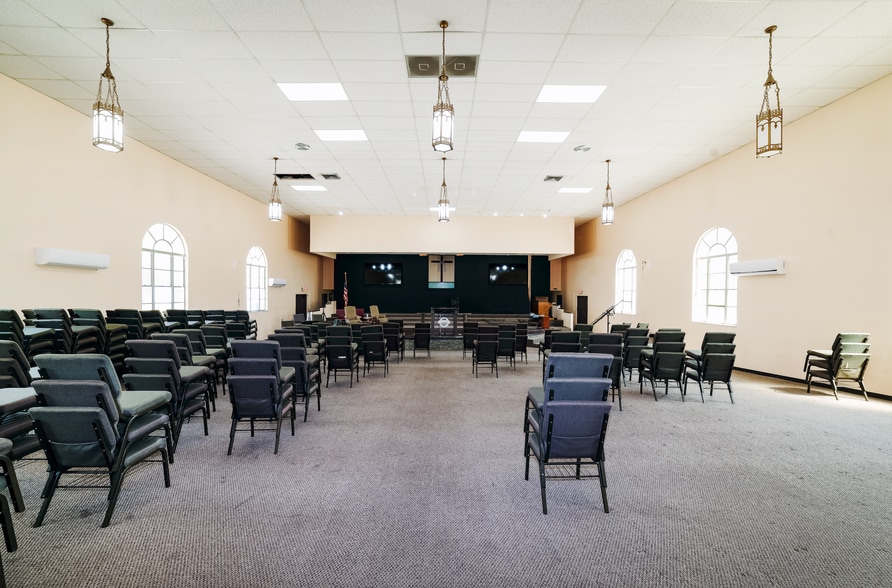 More Photos Of 1605 N Nebraska Ave, Tampa Religious Facility For Lease