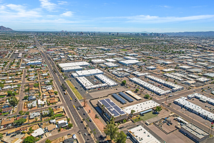 More Photos Of 3001 W Indian School Rd, Phoenix Office For Sale