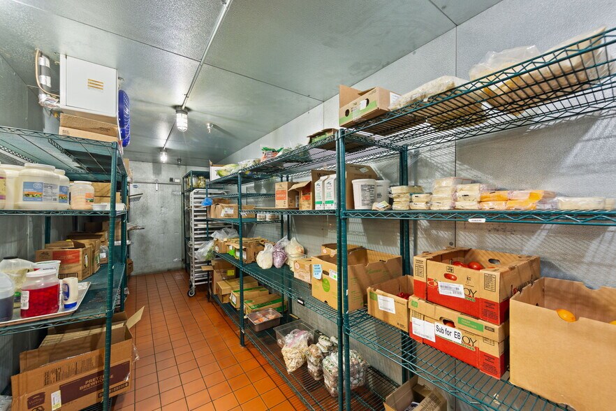 More Photos Of 2400 N Town Center Dr, Washington Restaurant For Sale