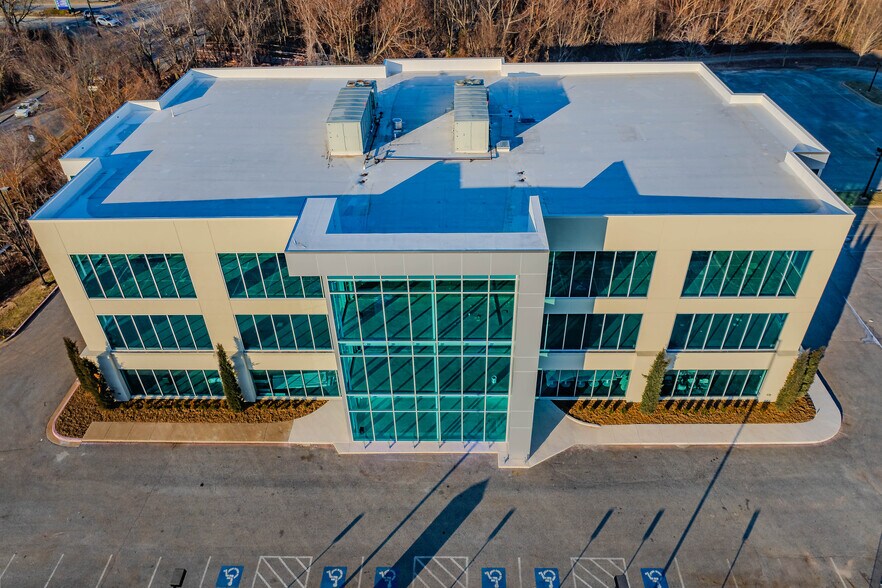 More Photos Of 2700 SE S St, Bentonville Office For Lease