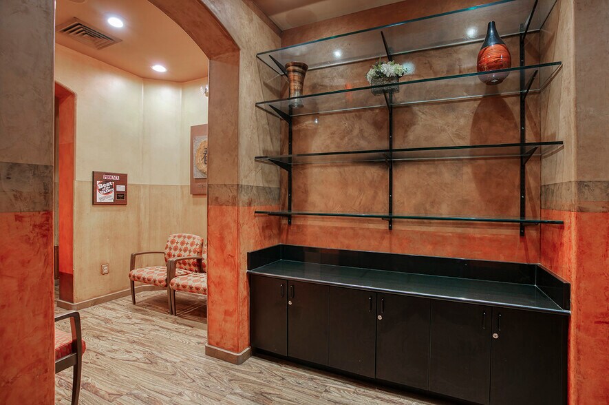 More Photos Of 1635 N Greenfield Rd, Mesa Medical For Lease
