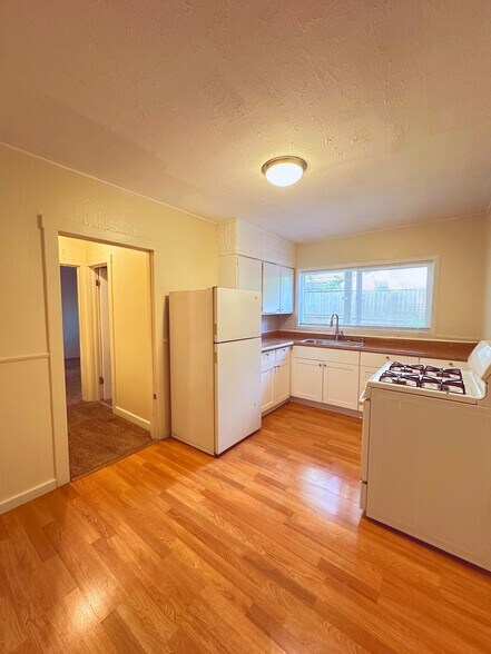More Photos Of 7630 SE Woodstock Blvd, Portland Apartments For Sale