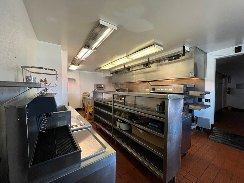 More Photos Of 4905 W Tuscarawas St, Canton Restaurant For Lease