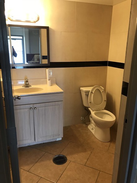 More Photos Of 12433 66th St N, Largo Storefront Retail Office For Sale