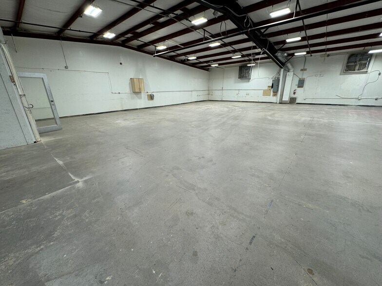 More Photos Of 770 W Bay St, Winter Garden Flex For Lease