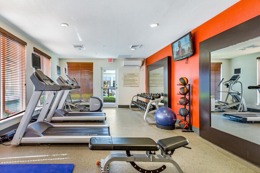 Primary Photo Of 4535 Williams Blvd, Kenner Hotel For Sale