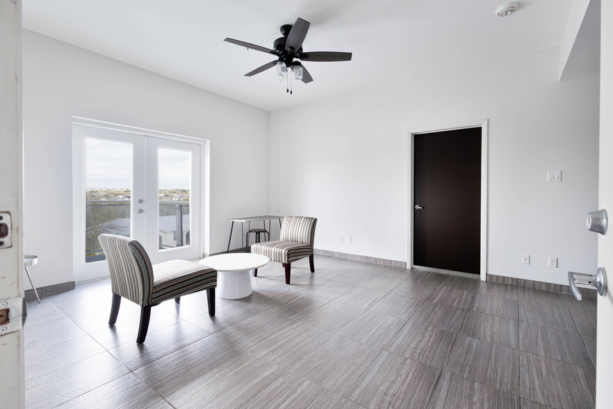 More Photos Of 502 Shiloh Dr, Laredo Apartments For Sale
