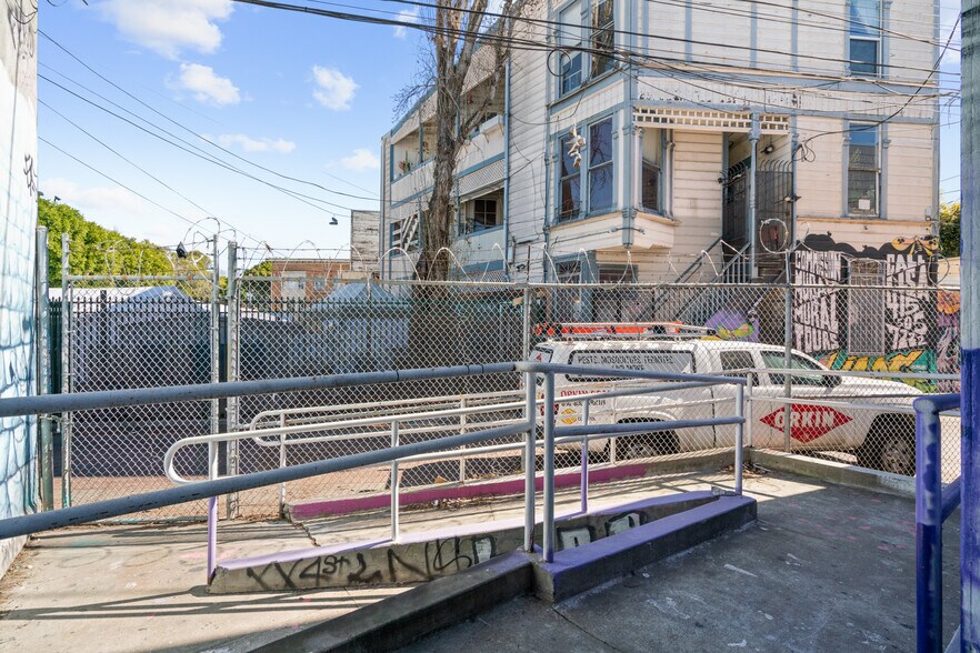 More Photos Of 2829 Mission St, San Francisco Storefront For Lease